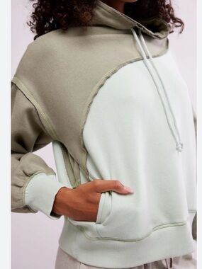 Free People FP Movement Home
Stretch Colorblock Pullover
Sweatshirt